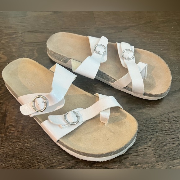 Children’s Place Sandals - Picture 2 of 4